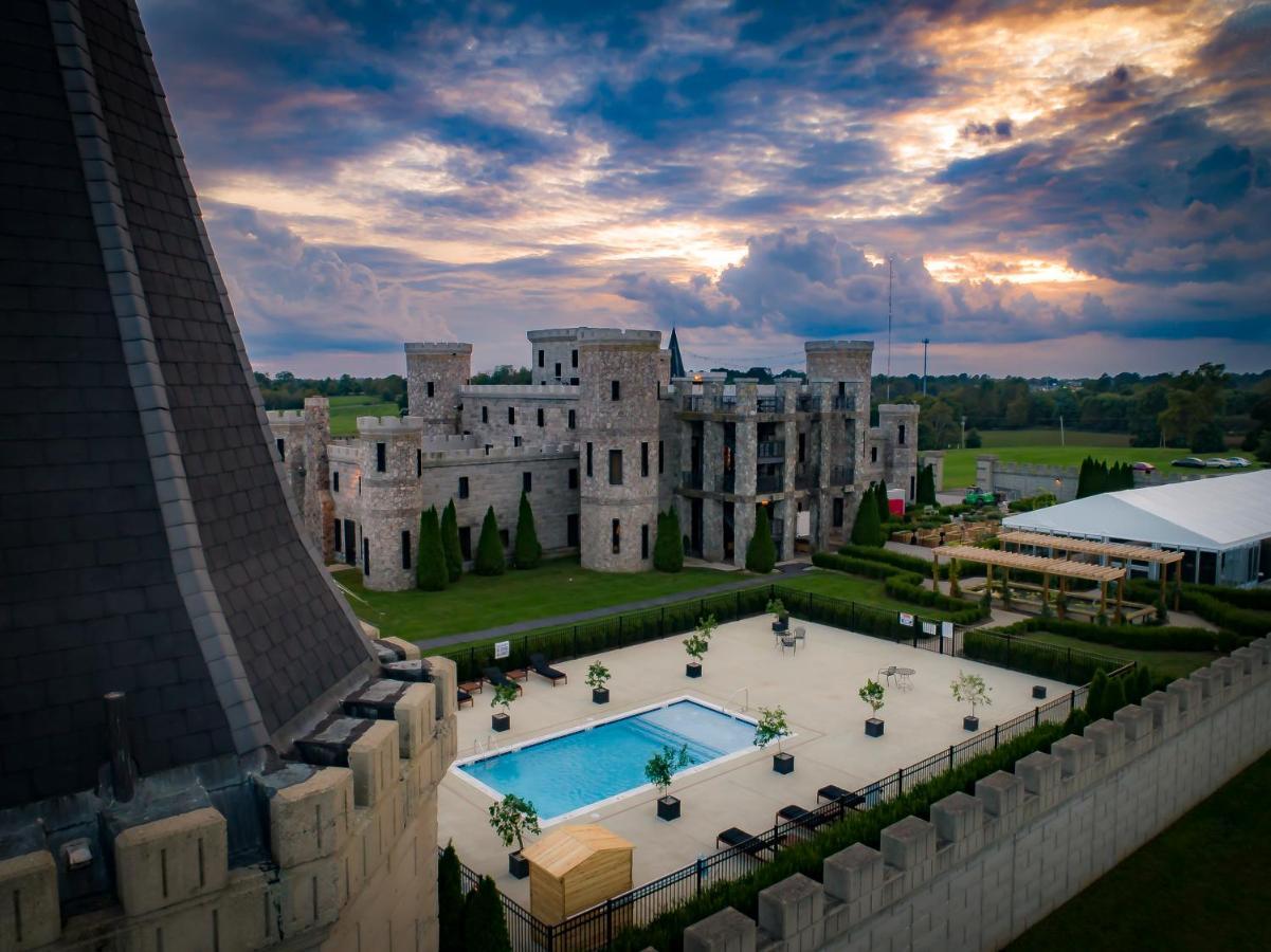 Kentucky Castle Hotel Versailles Exterior photo